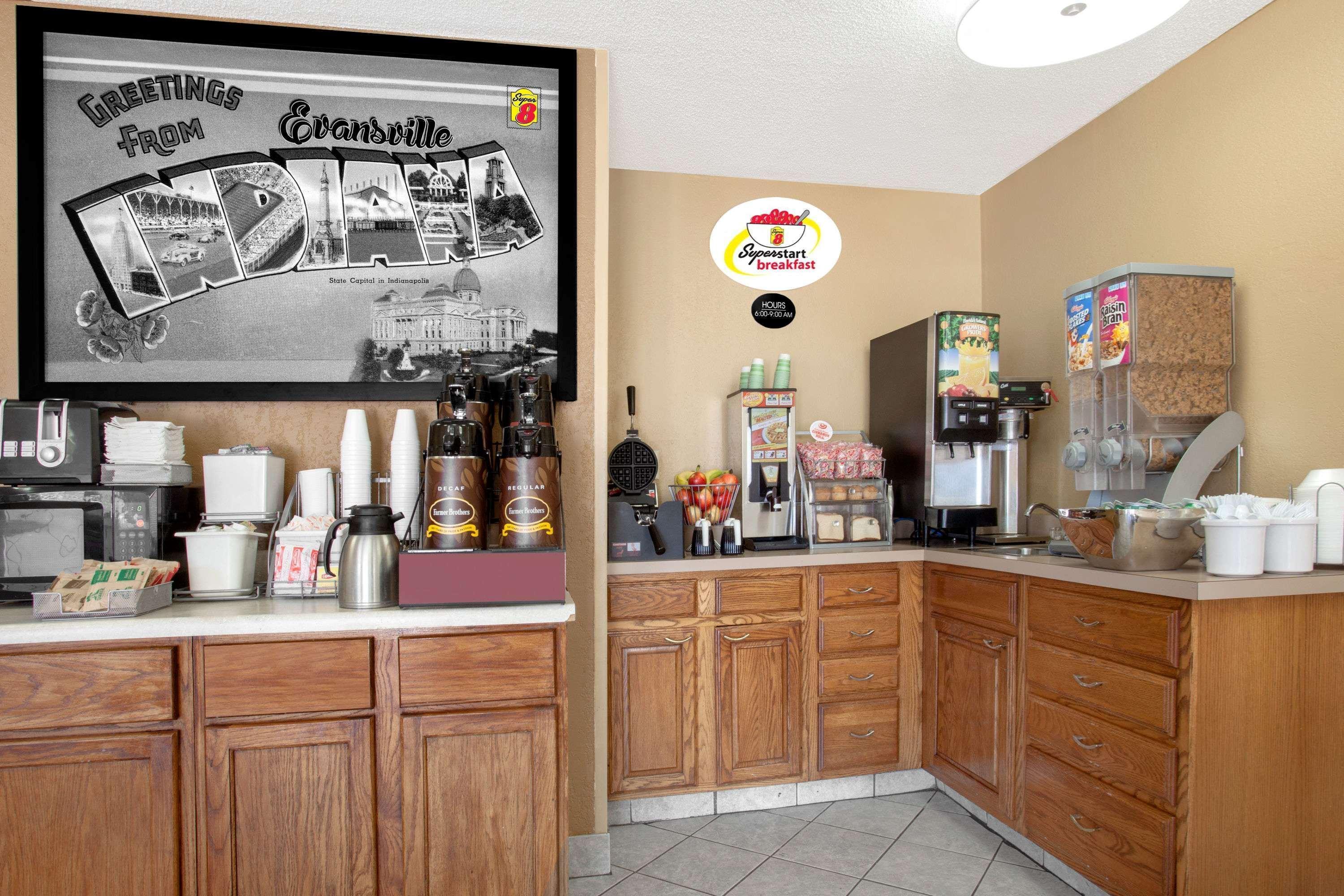 Super 8 By Wyndham Evansville East Exterior photo