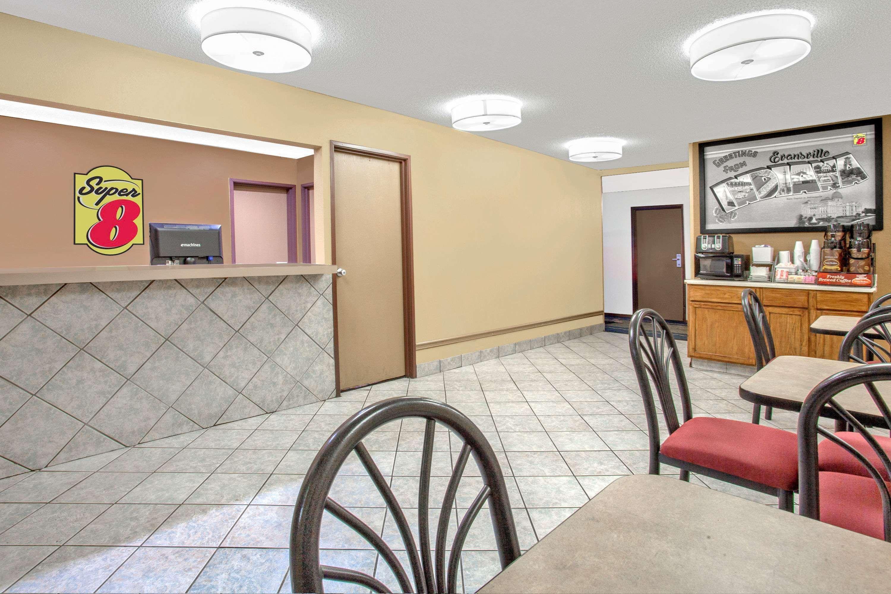 Super 8 By Wyndham Evansville East Exterior photo