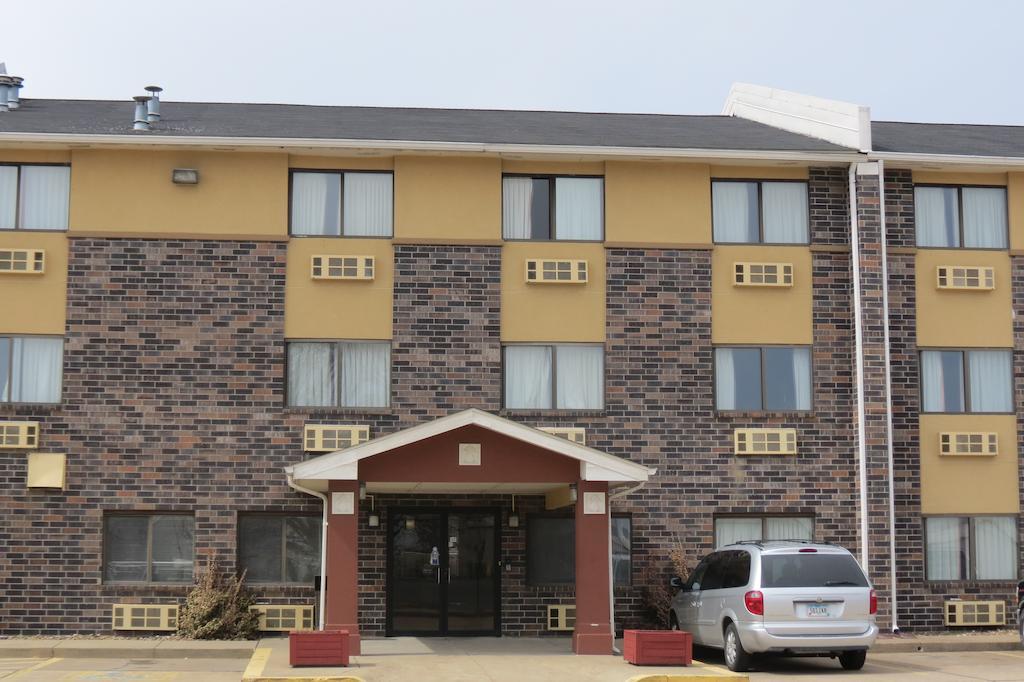 Super 8 By Wyndham Evansville East Exterior photo